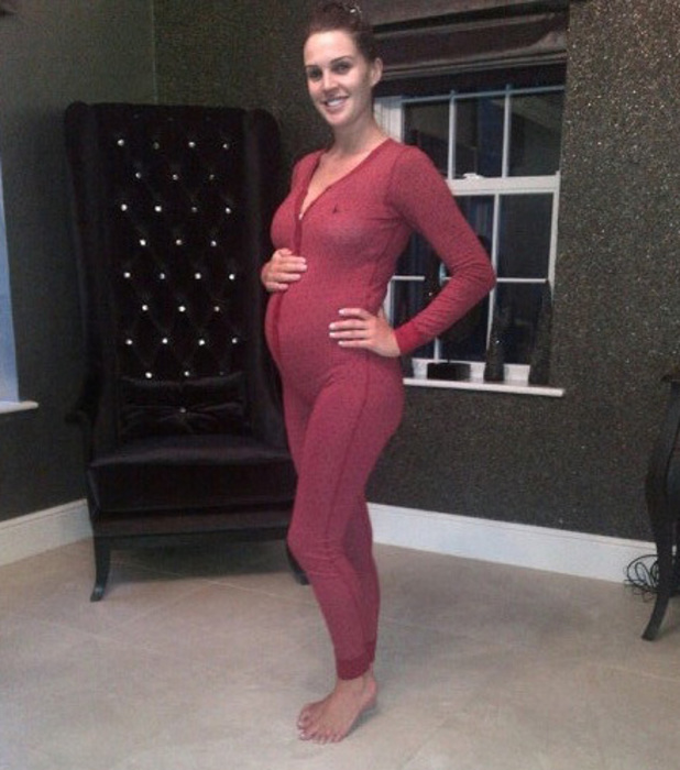 Pregnant Danielle Lloyd shows off baby bump in tight onesie - Celebrity