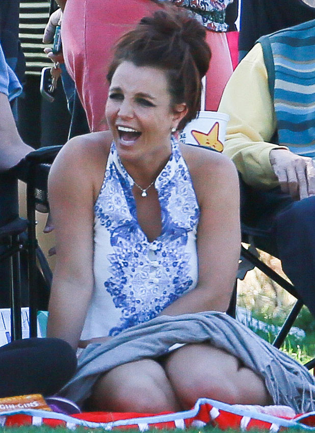 Britney Spears Shows Off Hawaii Tan Big Smile At Sons Football Match Celebrity News News 