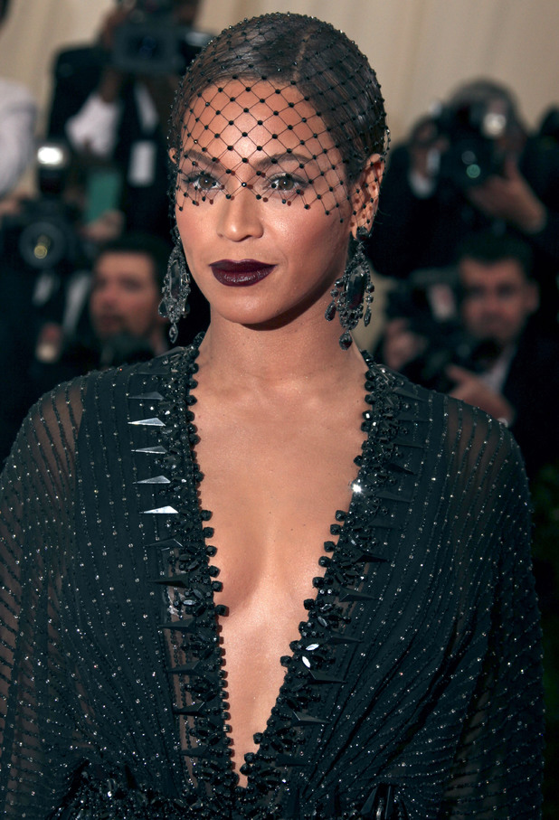 beyonce-costume-institute-gala-benefit-met-ball-gala-may-2014