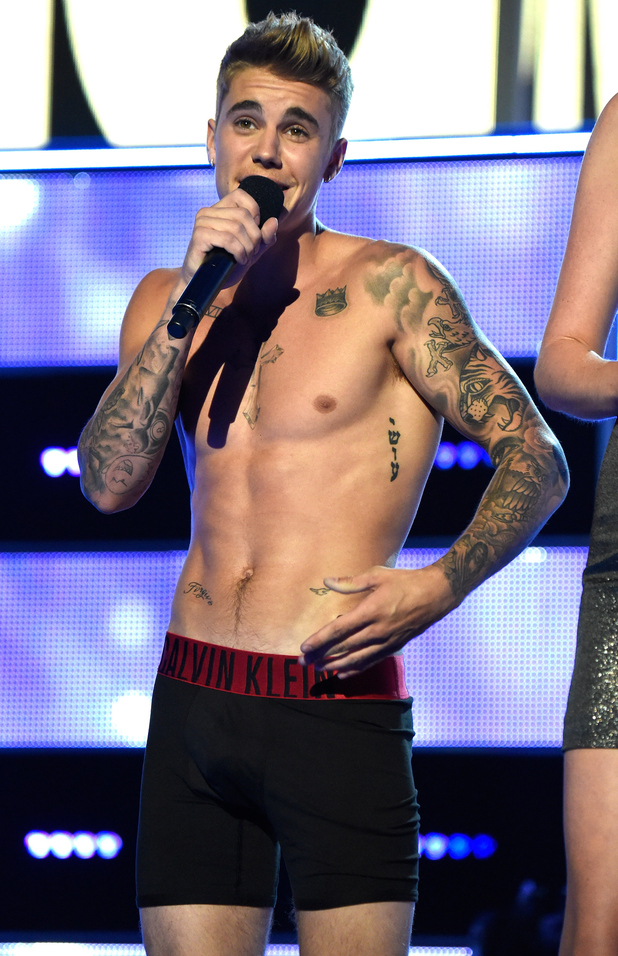 Justin Bieber strips down to underwear at Fashion Rocks in ...