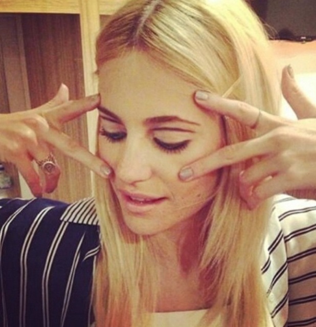 Pixie Lott's floating eyeliner make-up, Instagram, 12/2/15