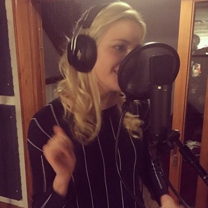 Pixie Lott shares photo from the studio to Instagram, 12 February