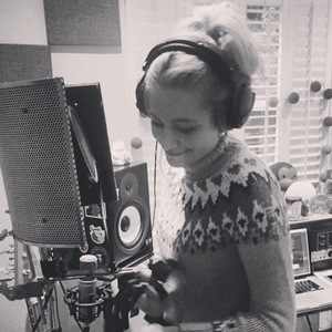 Pixie Lott shares photo from studio session to Instagram, 17 February