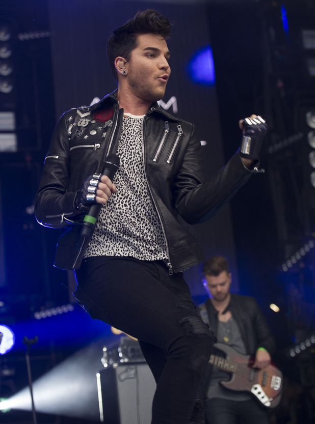 http://i3.cdnds.net/15/36/618x833/adam-lambert-fusion-festival-2.jpg