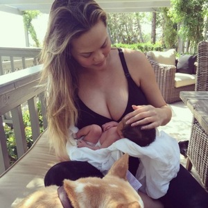 Chrissy Teigen shares first photo of daughter Luna
19 April