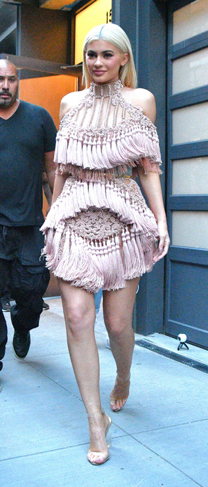 Kylie Jenners New York Fashion Week Dress Divides Fan Opinion What Is This Lampshade Business