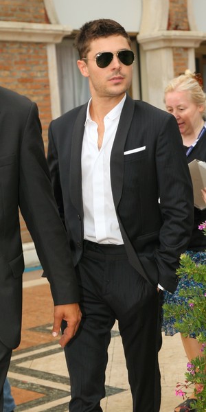 Zac Efron smoulders in a sharp suit in Venice - Hot Right Now News - Reveal