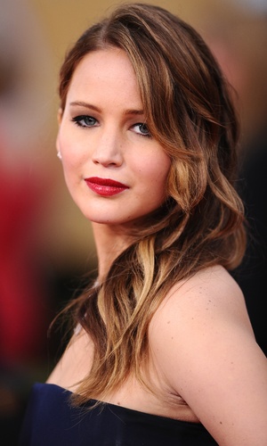 Jennifer Lawrence battles pneumonia to shine on SAG Awards red carpet ...