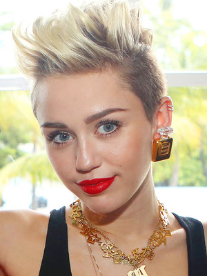 Miley Cyrus works perfect matching red lips & nails at Miami festival ...