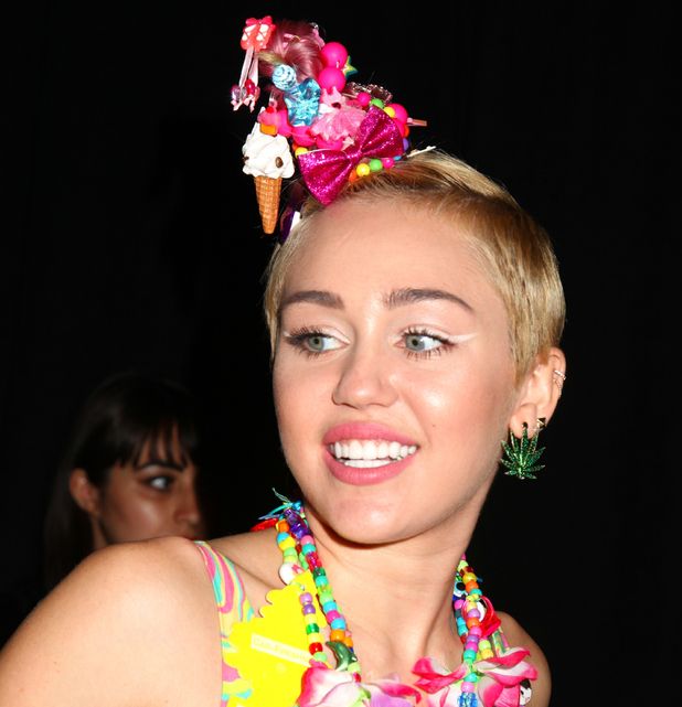 Miley Cyrus rocks glitter eyeliner – get her look for less than £3 ...